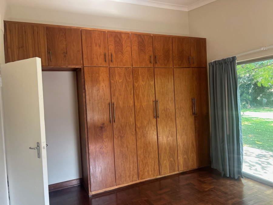 5 Bedroom Property for Sale in Viljoenskroon Free State